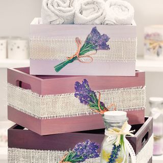 Scatole di legno in stile casa di campagna