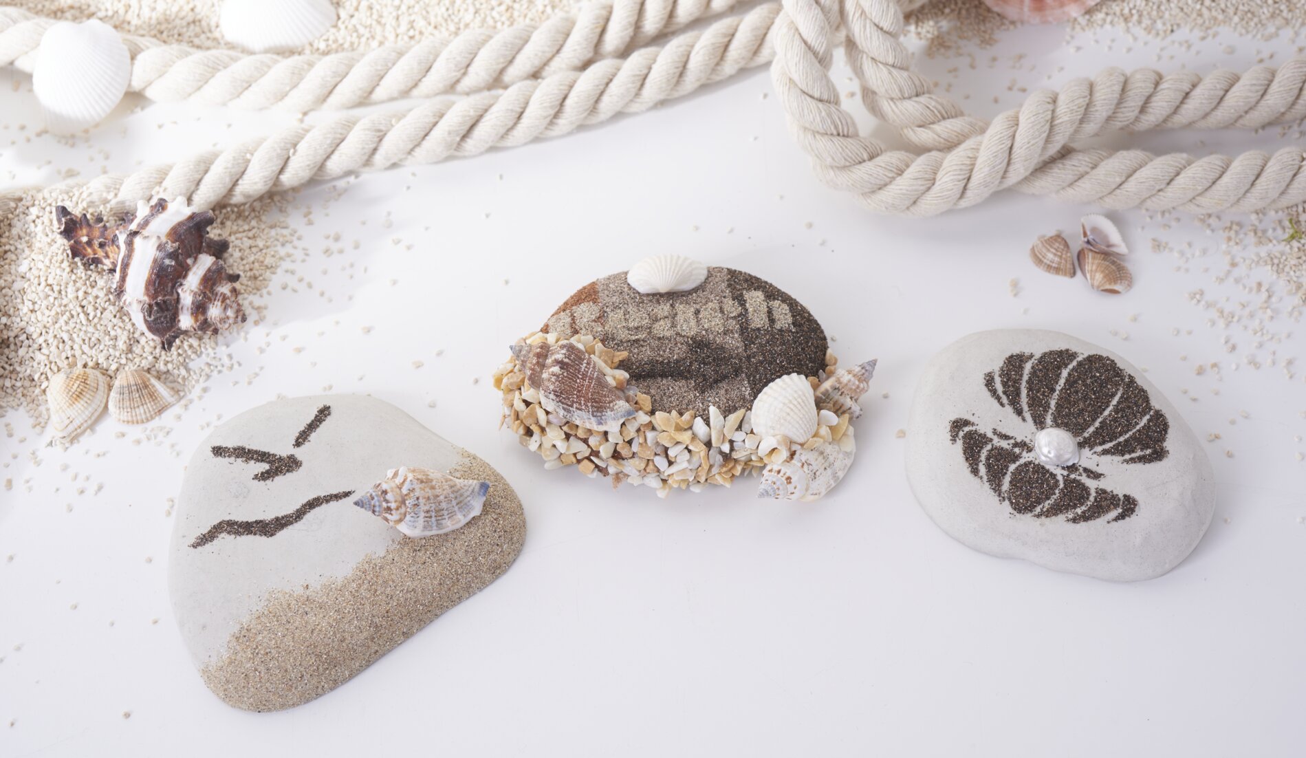 Selbstgegossene Steine mit Mineralsand