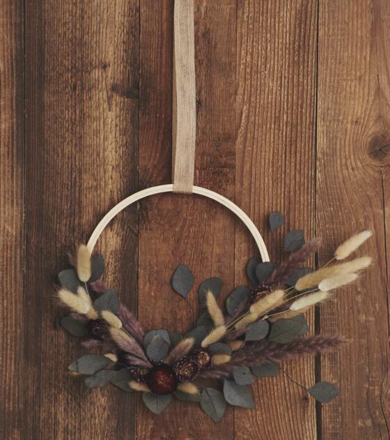 Selbstgemachter Kranz aus Trockenblumen