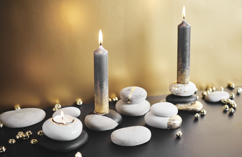 Steine als Kerzenhalter