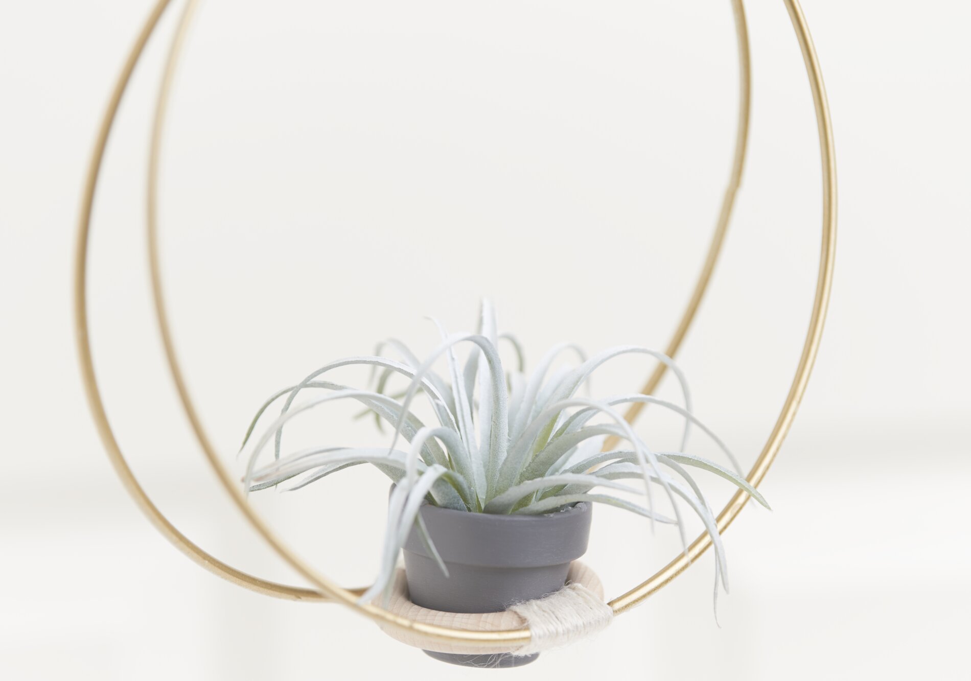 Metallring mit Makramee