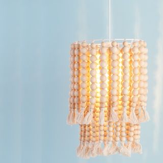 Lampenschirm aus Holzkugeln