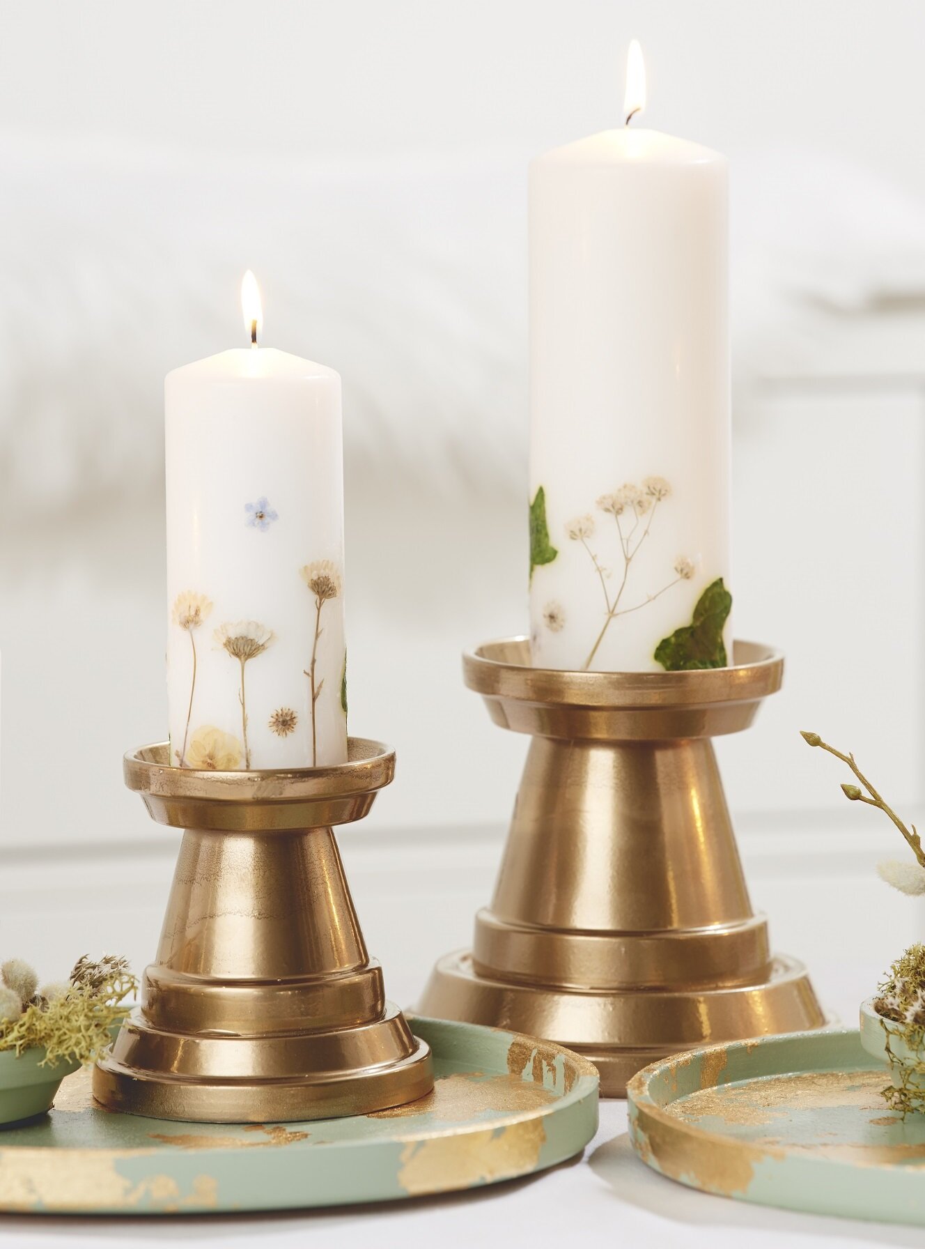 Kerzen mit gepressten Blüten gestalten