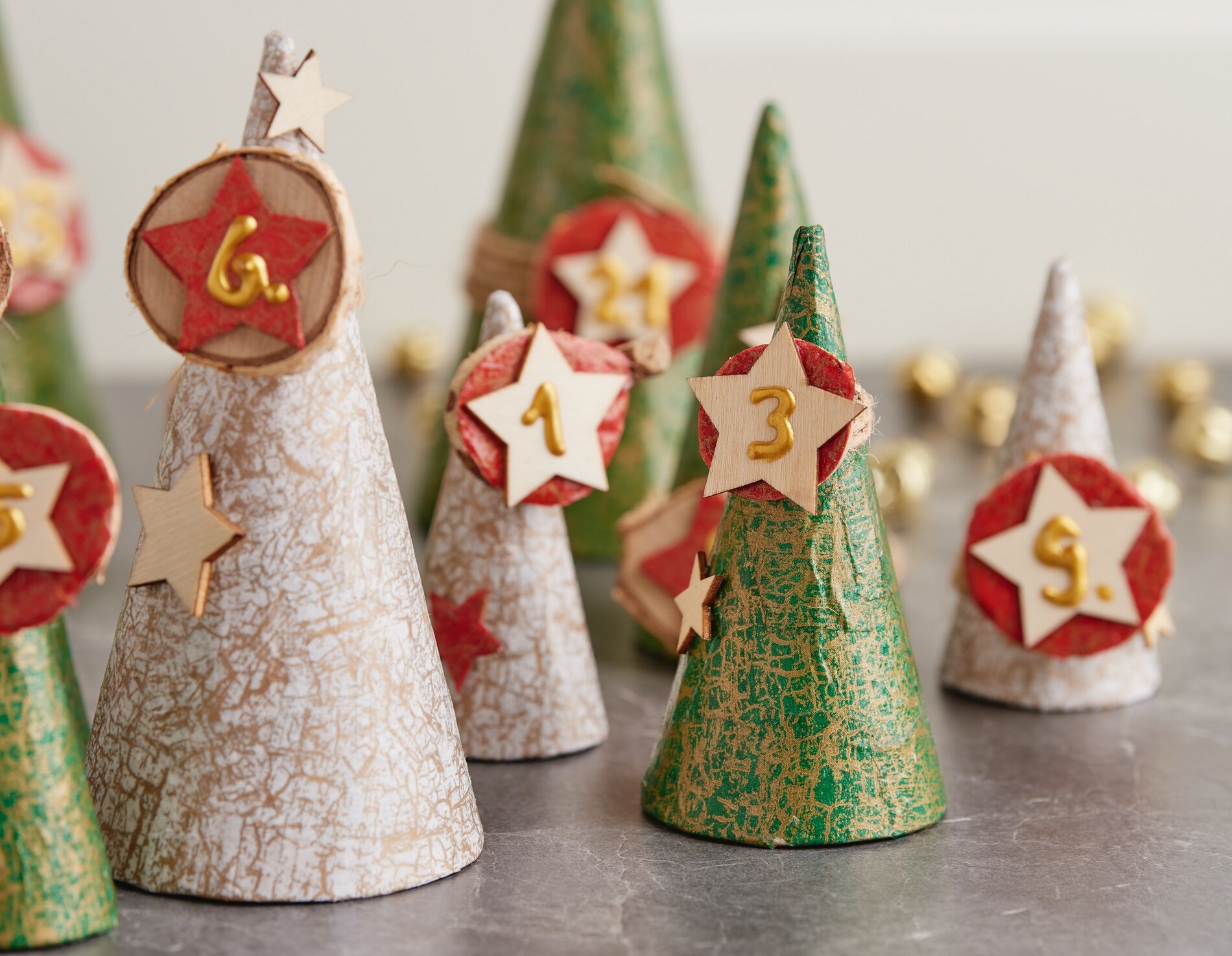 Selbstgebastelter Adventskalender aus Pappkegeln
