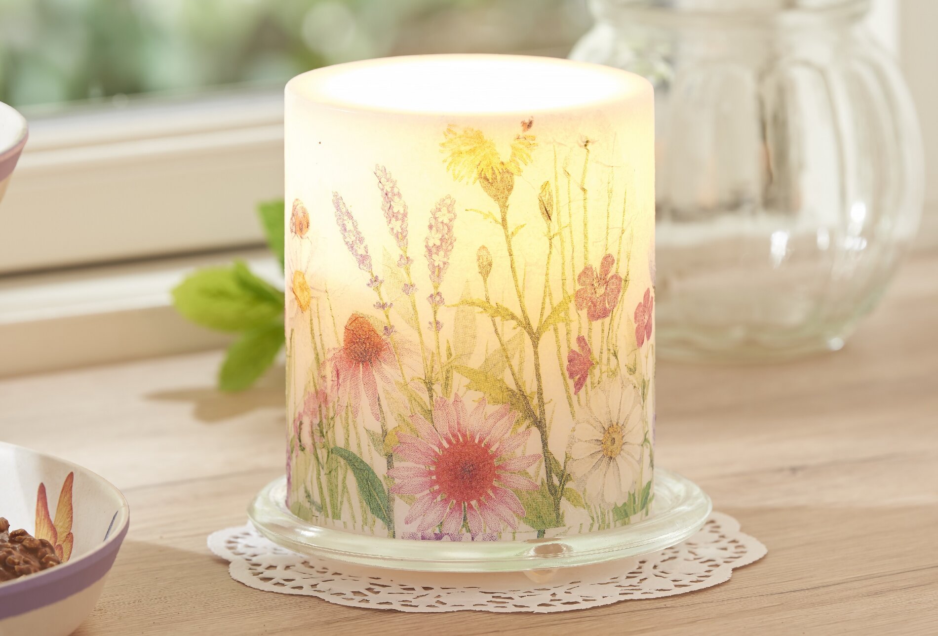 Gestalten Sie Kerzen mit der Serviettentechnik