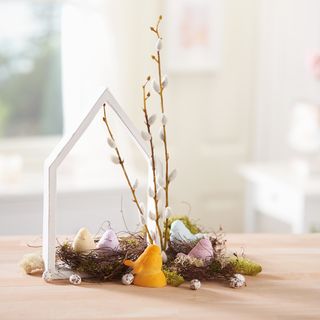 Easter table decoration birdhouse