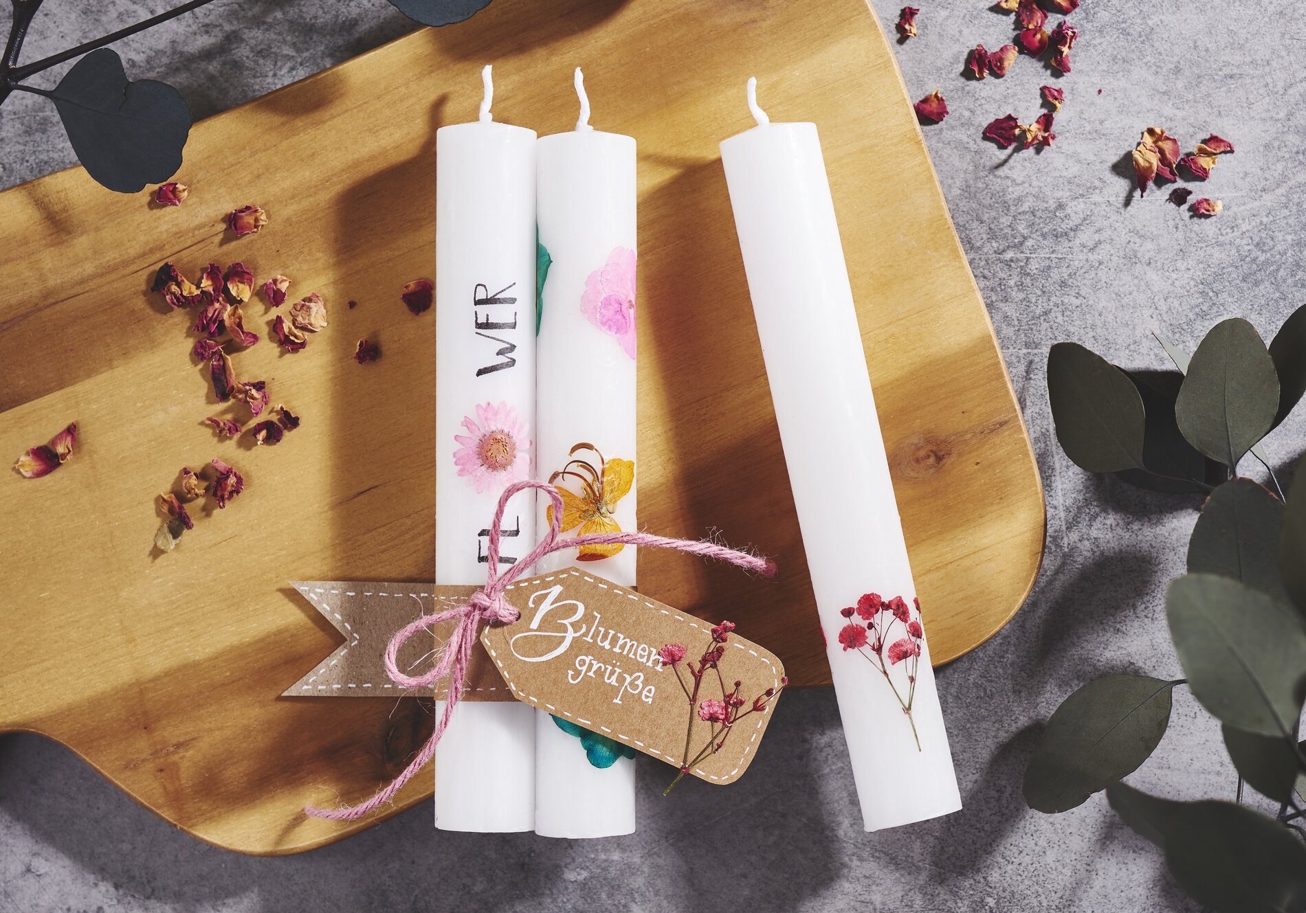 kerzen mit blüten & Blättern