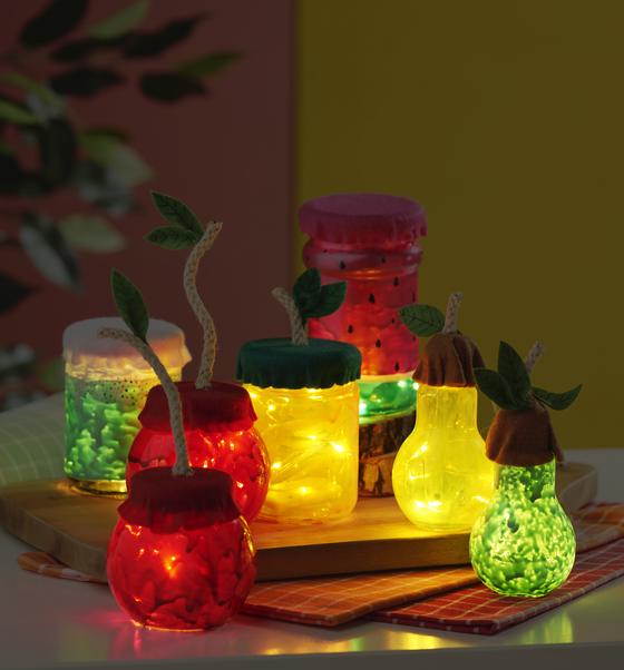 gläser obst beleuchtet