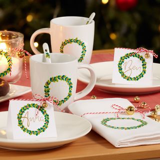 Weihnachtliche Tischszene mit Karin Markern