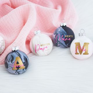 Marmorizzazione e tracciatura di baubles natalizi