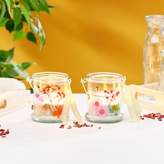 Lanterna con fiori pressati