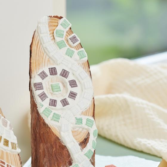 Baumstämmchen mit Mosaik