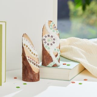 Baumstämmchen mit Mosaik
