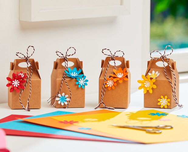 schachtel mit Blüten