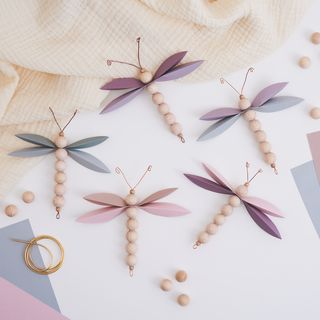 Libellen aus Holzkugeln