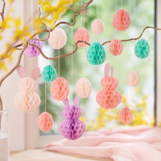 Realizzare coniglietti e uova in nido d'ape