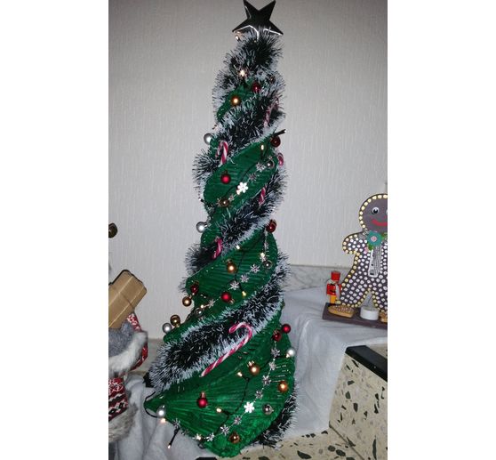 169_Laudi_Aus Altpapier mach Weihnachtsbaum_Kategorie Klassisch