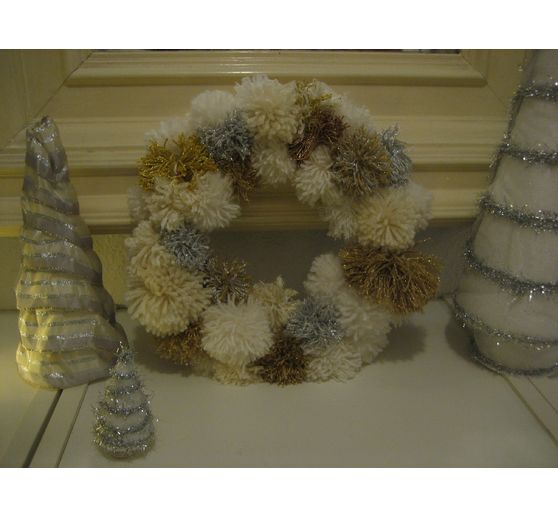 391_MaLion_Wei&szlig;-Gold-Silber-Pompomkranz_Kategorie Metallic