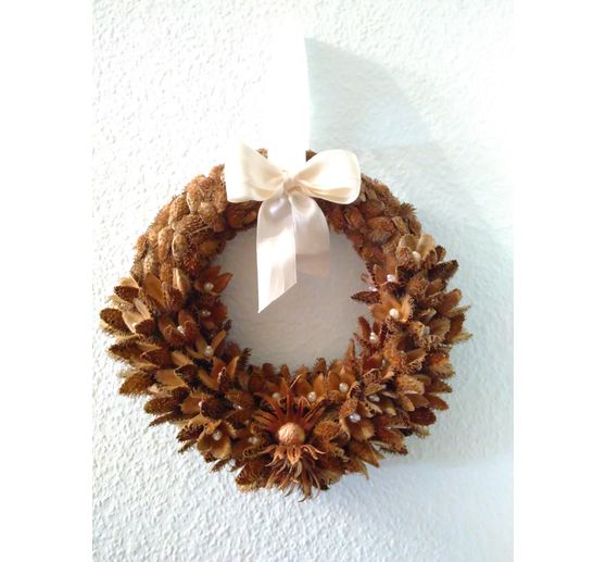 48_Ulli_Edler T&uuml;rkranz aus Bucheckern, Perlen und N&uuml;ssen