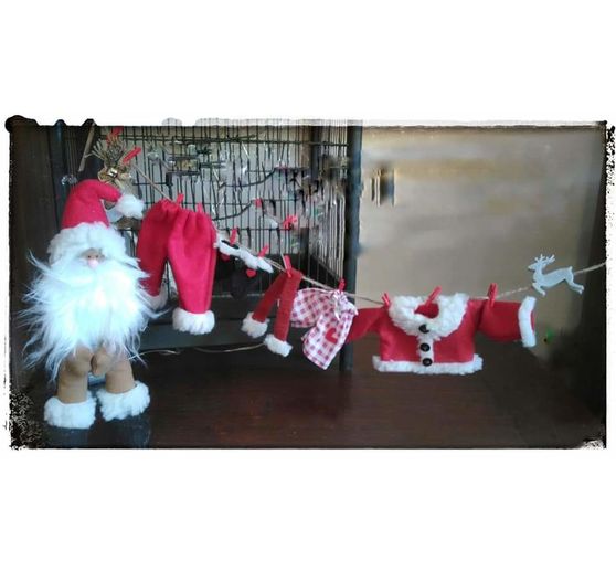 69_Ines_Weihnachtsmann trocknet seine W&auml;sche