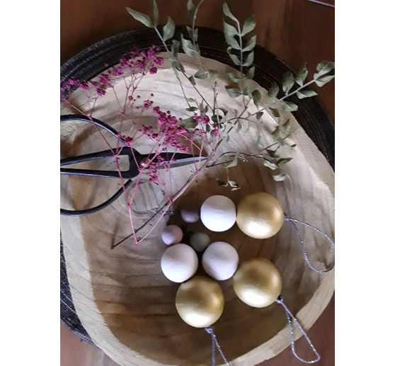 166_Bella_Kugeliger Christbaumbehang