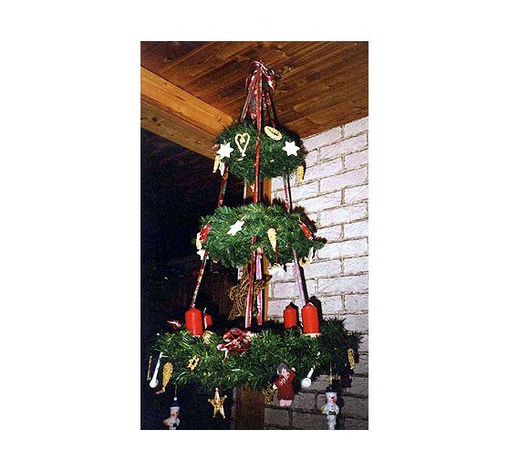 453_Bastelschalk_3 unterschiedlich gro&szlig;e Kr&auml;nze als Baum