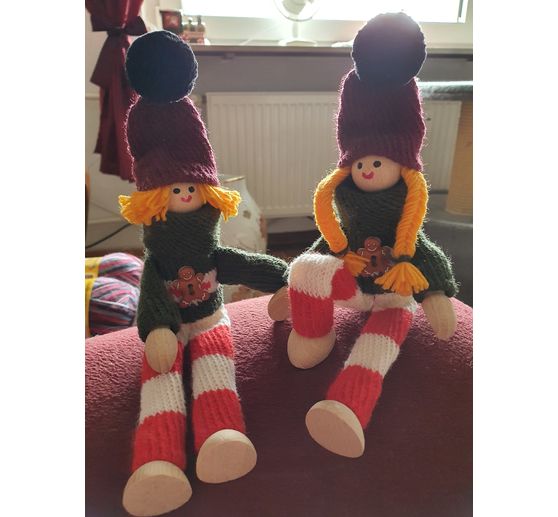 126_Monika_Weihnachtswichtelp&auml;rchen gestrickt