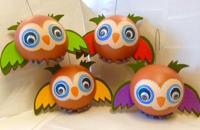Vile bunte Eulen aus Styroporkugeln selber machen