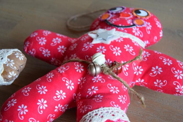 Lebkuchenmänner aus Stoff nähen Anleitung Lebkuchenmännchen nähen für Weihnachten gratis Anleitung