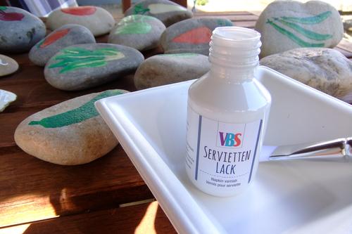 Steine bemalen Serviettenlack Steine bemalen Serviettenlack