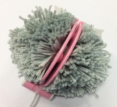Anhänger: Pompon-Maker Schlüsselanhänger mit Pompon