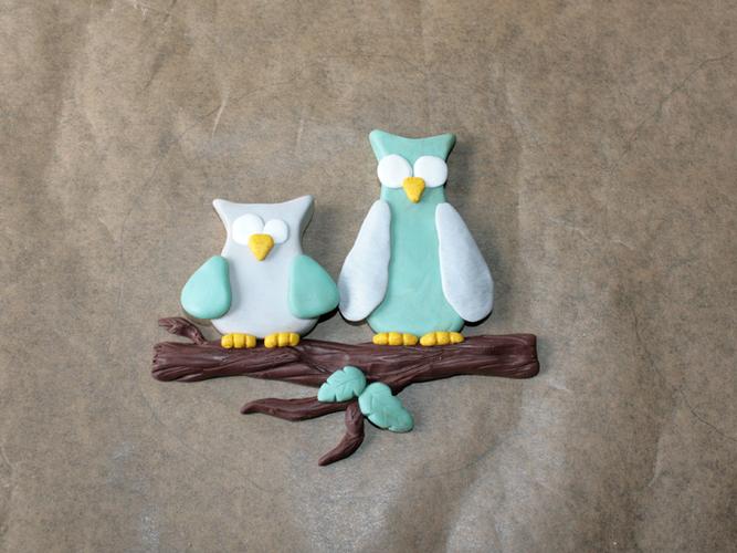 Eulen auf Holzscheibe: Grundform aus Fimo 5 Eulendeko selber machen aus Fimo