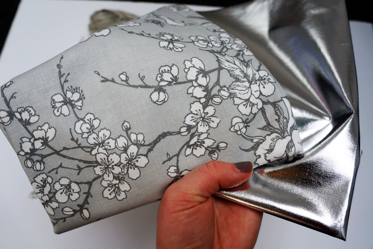 Hausschuhe selber n&auml;hen aus Metallic-Stoff 