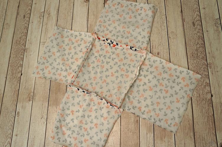 Türstopper: Vier Seiten nähen Alle vier Seiten an das Quadrat nähen