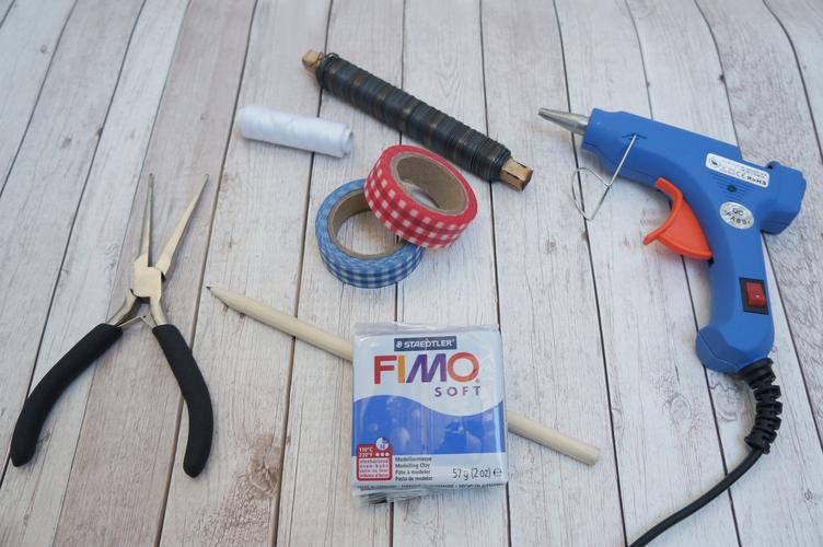 Türkranz: Material Material für den Türkranz wie Draht, Nähgarn und Fimo