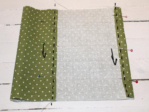 Stoffst&uuml;ck zu einem S&auml;ckchen f&uuml;r die Bastelidee falten