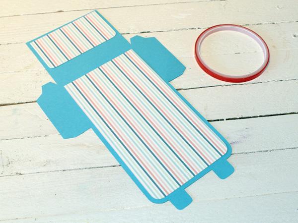 Basteln zur Einschulung. Kleiner Rucksack aus Papier