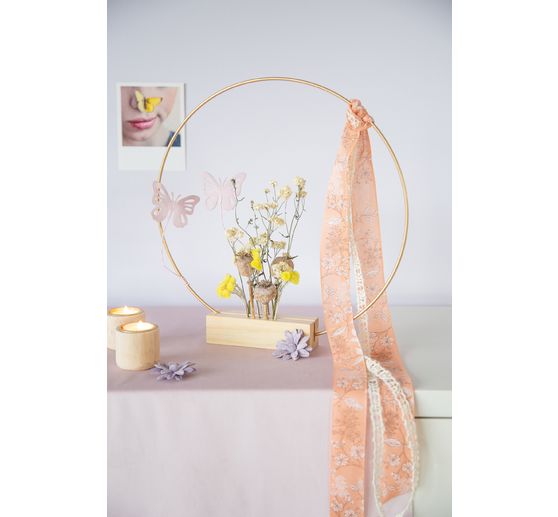 Wooden stand for dried flowers and decorative ring