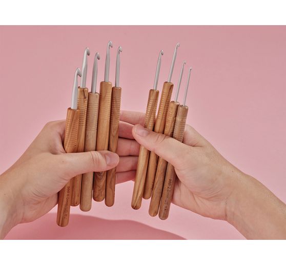 addi Crochet hook with olive wood handle