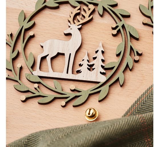 VBS Wooden decoration pendant "Gnome and reindeer", set of 2