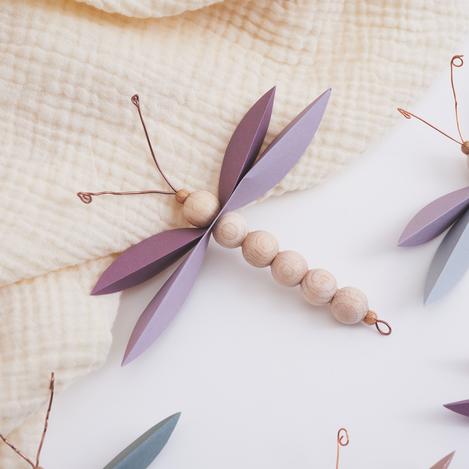 Libellen aus Holzkugeln