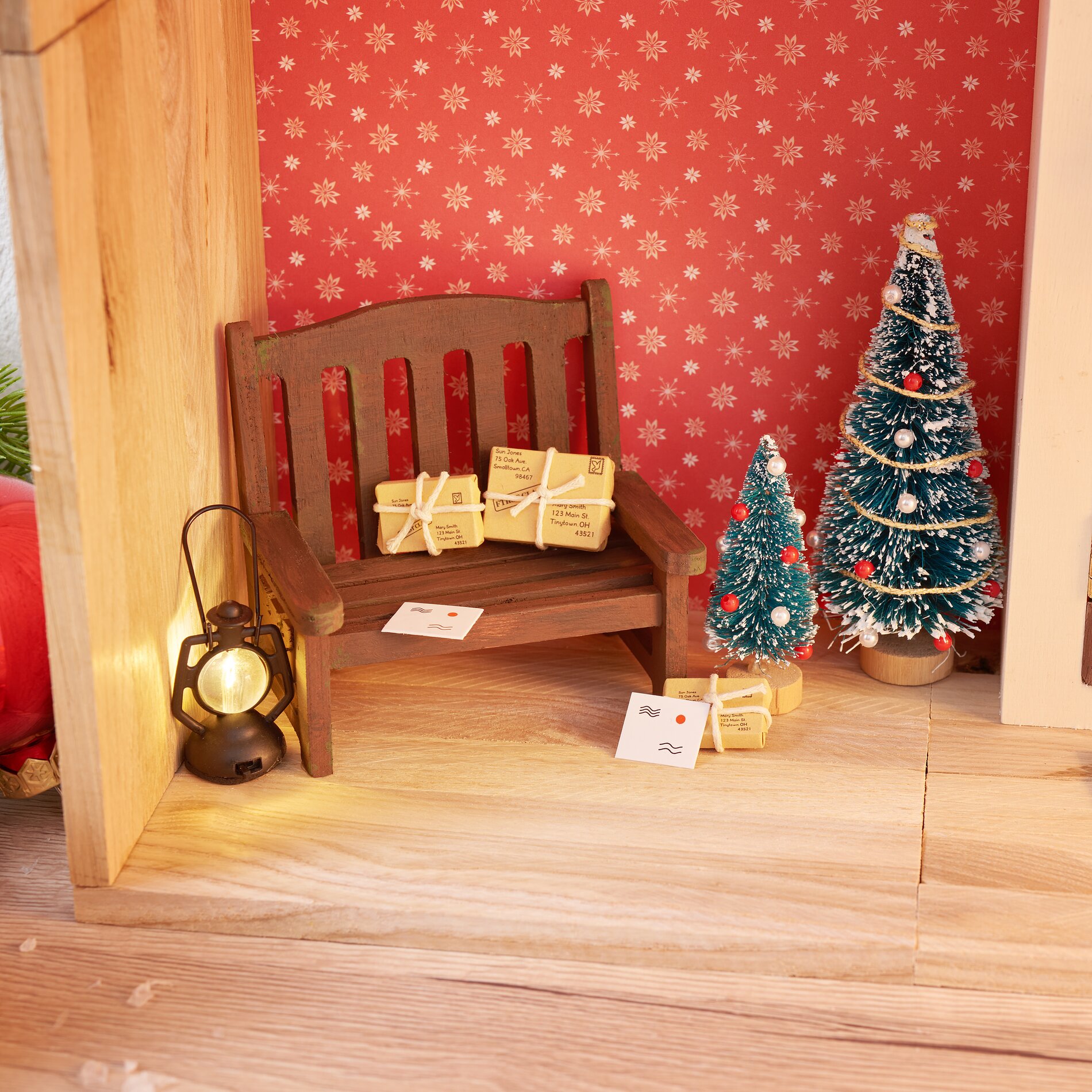 Wichteltürszene im Rahmen