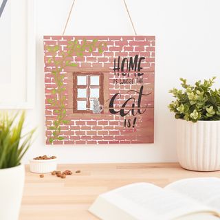 Design creativo di pannelli in legno con stencil