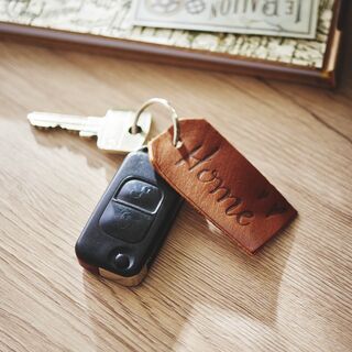 Trendige Schlüsselanhänger aus Leder, FIMO und Co.